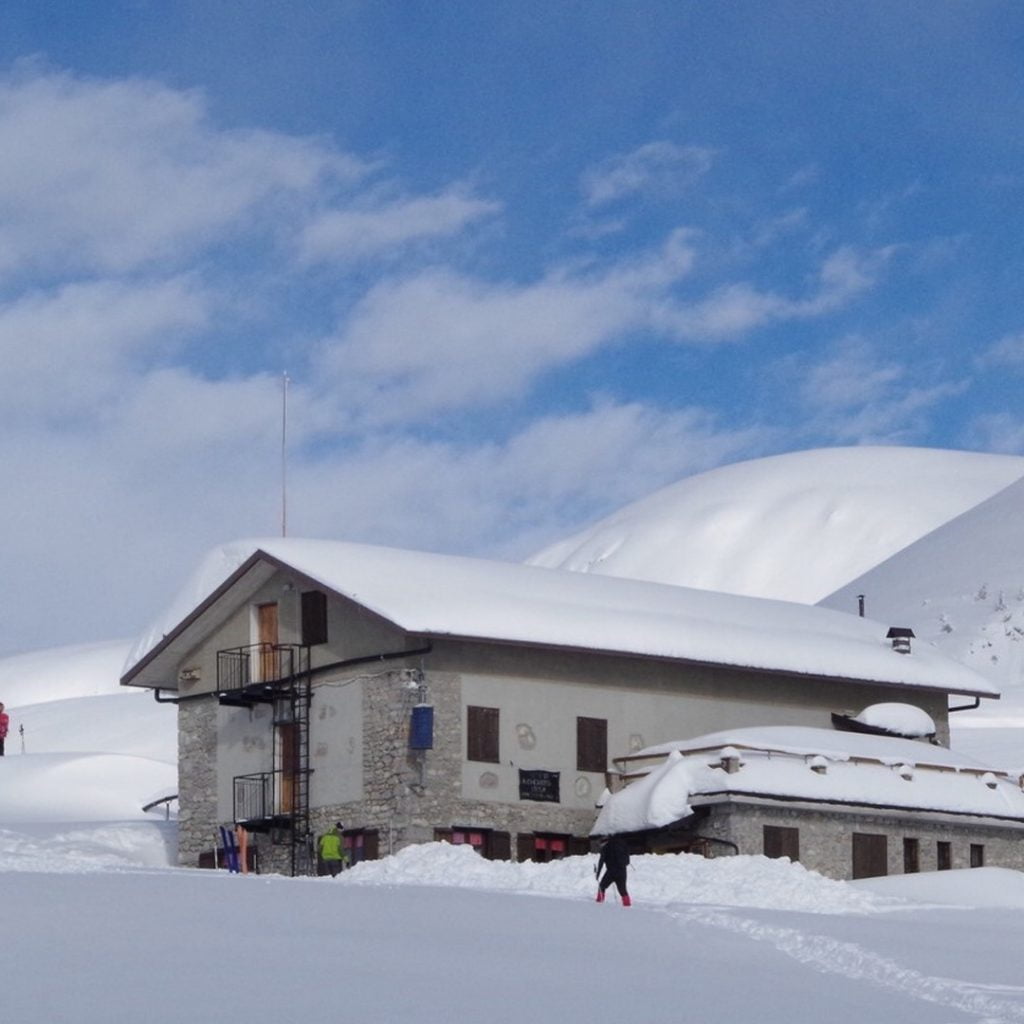 snowshoe hike to Gherardi mountain shelter - BergamoXP
