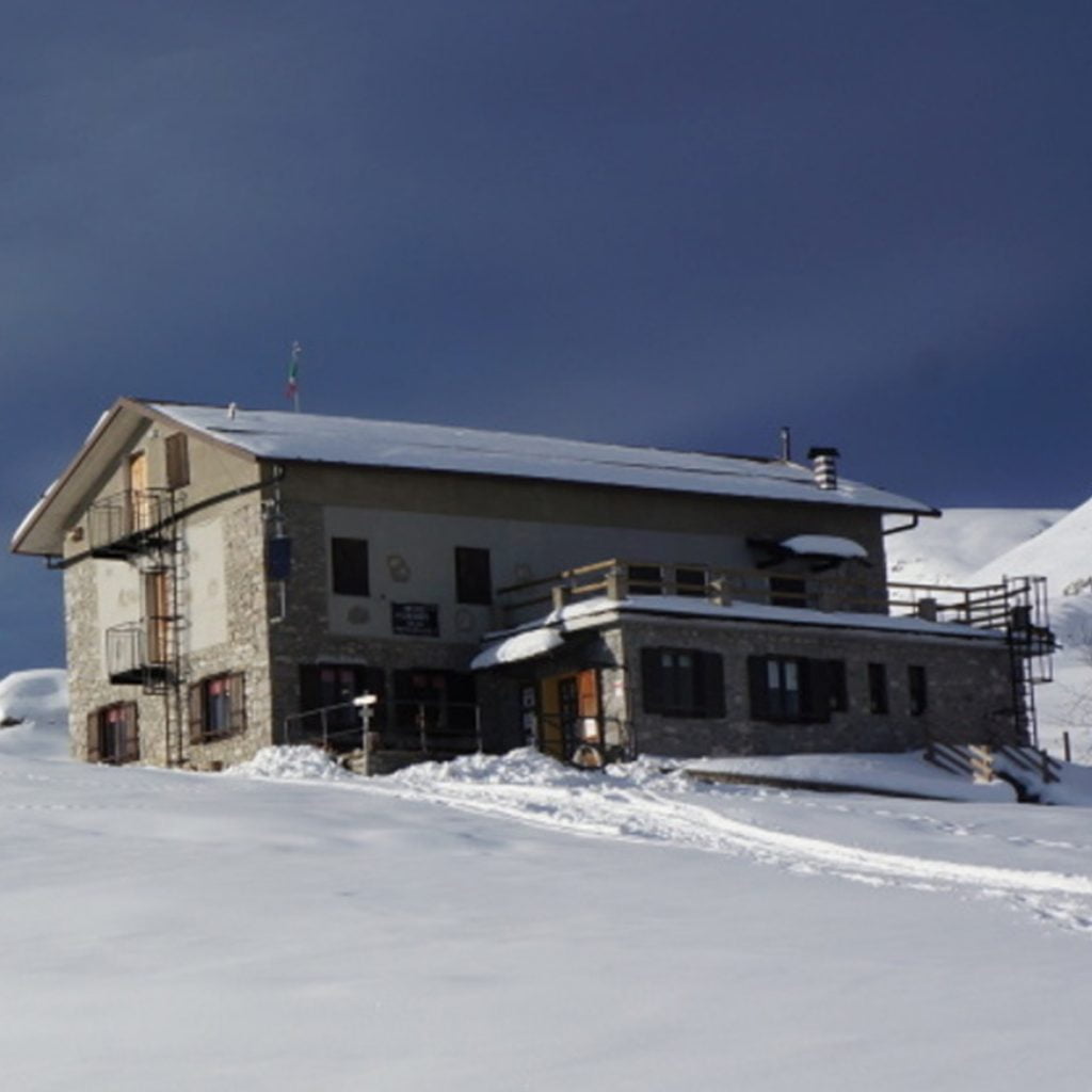 snowshoe hike to Gherardi mountain shelter - BergamoXP