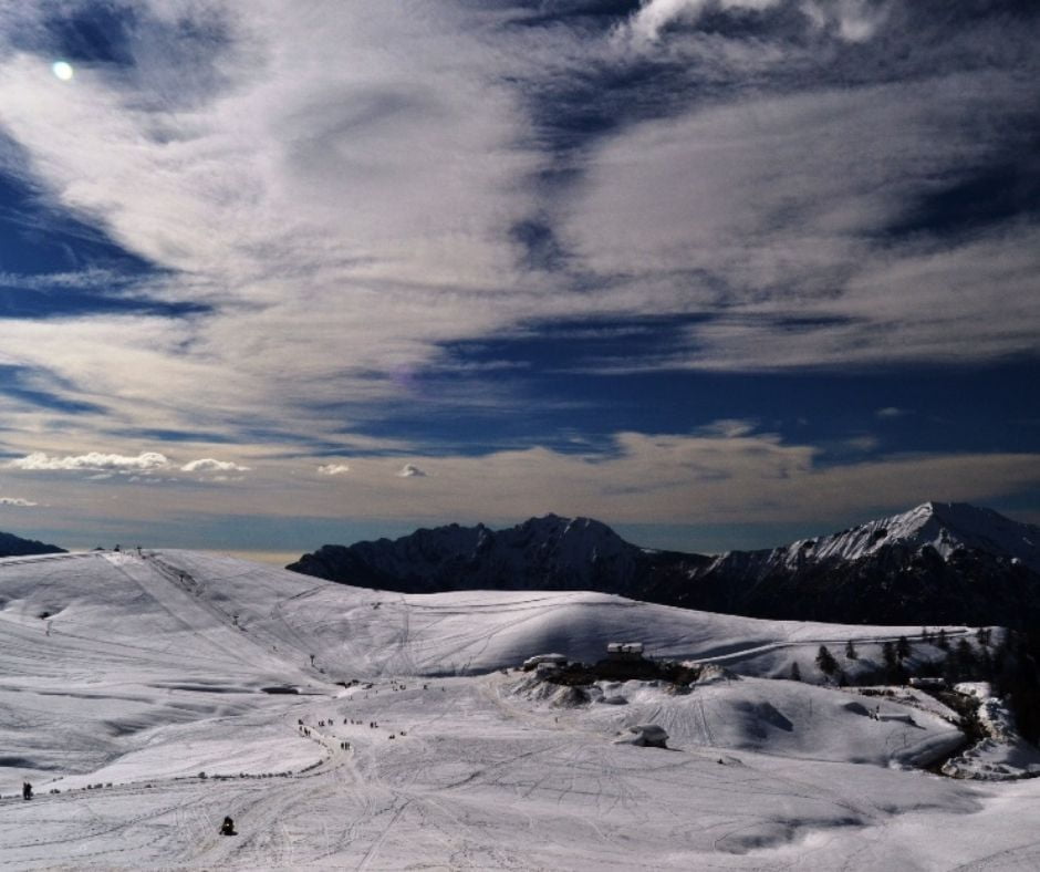 Snowshoe hike on Mount Avaro - BergamoXP