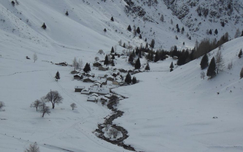 Snowshoeing to Case di Viso - BergamoXP